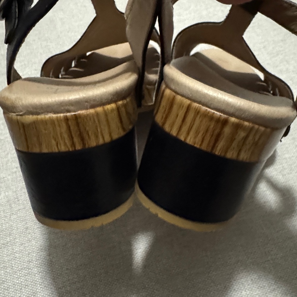 Like New-Dansko Mara Open Toe Sandals-Euro Sz 40-Black Leather-Heel-Ankle Strap - Picture 8 of 16